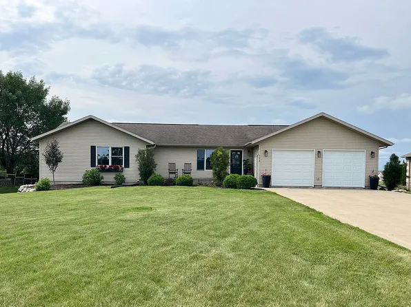 173 20th St SE, Sioux Center, IA 51250