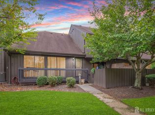 404 Westgate Dr N, Edison, NJ 08820