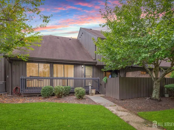 404 Westgate Dr N, Edison, NJ 08820