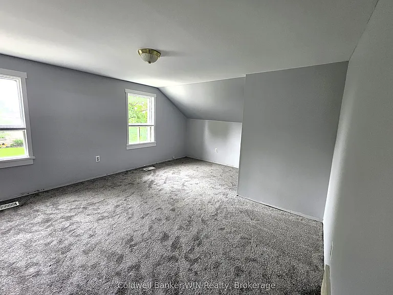 278 Egremont St N — Photo 9