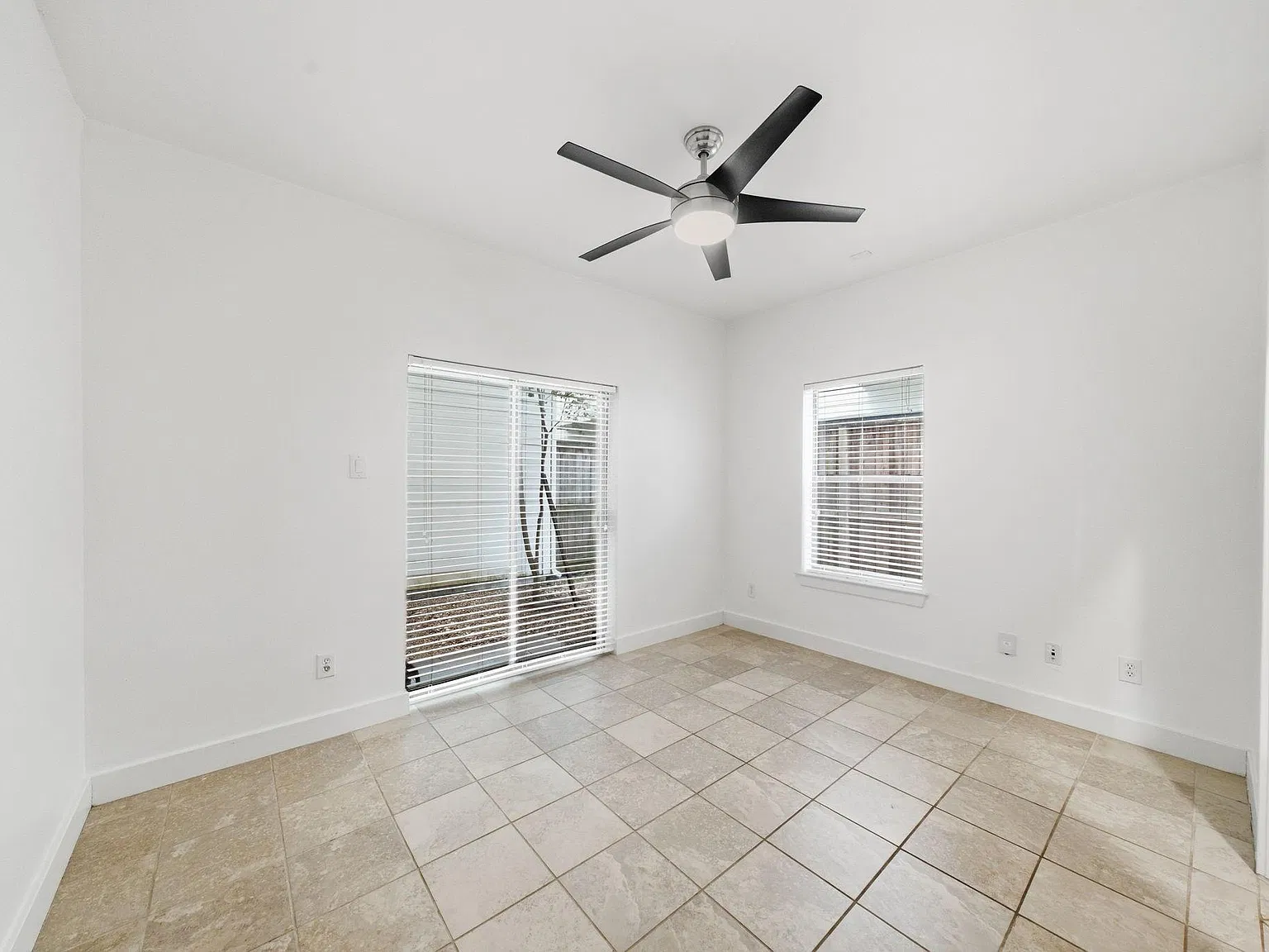 3 bed, 3.5 bath, 1824 sqft, $3,000 — Photo 4