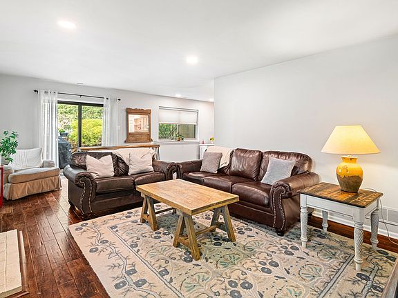 4th image of 230 Ballytore Ct