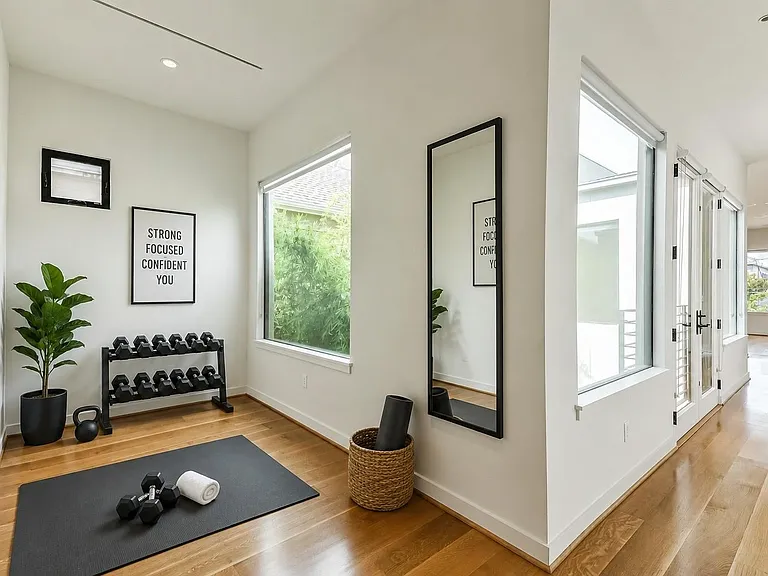 815 Alexander St — Photo 45