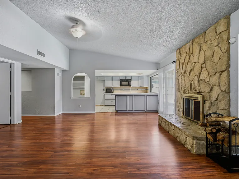 1518 Camelia Dr — Photo 11