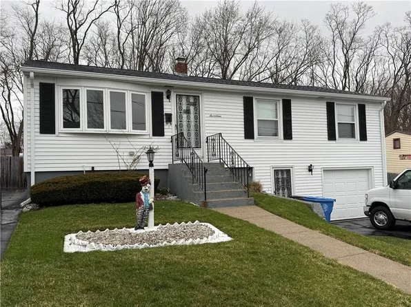 17 Crawford St, Cranston, RI 02910