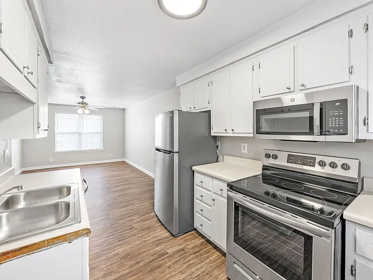 Lexington Drive -209 — Photo 3