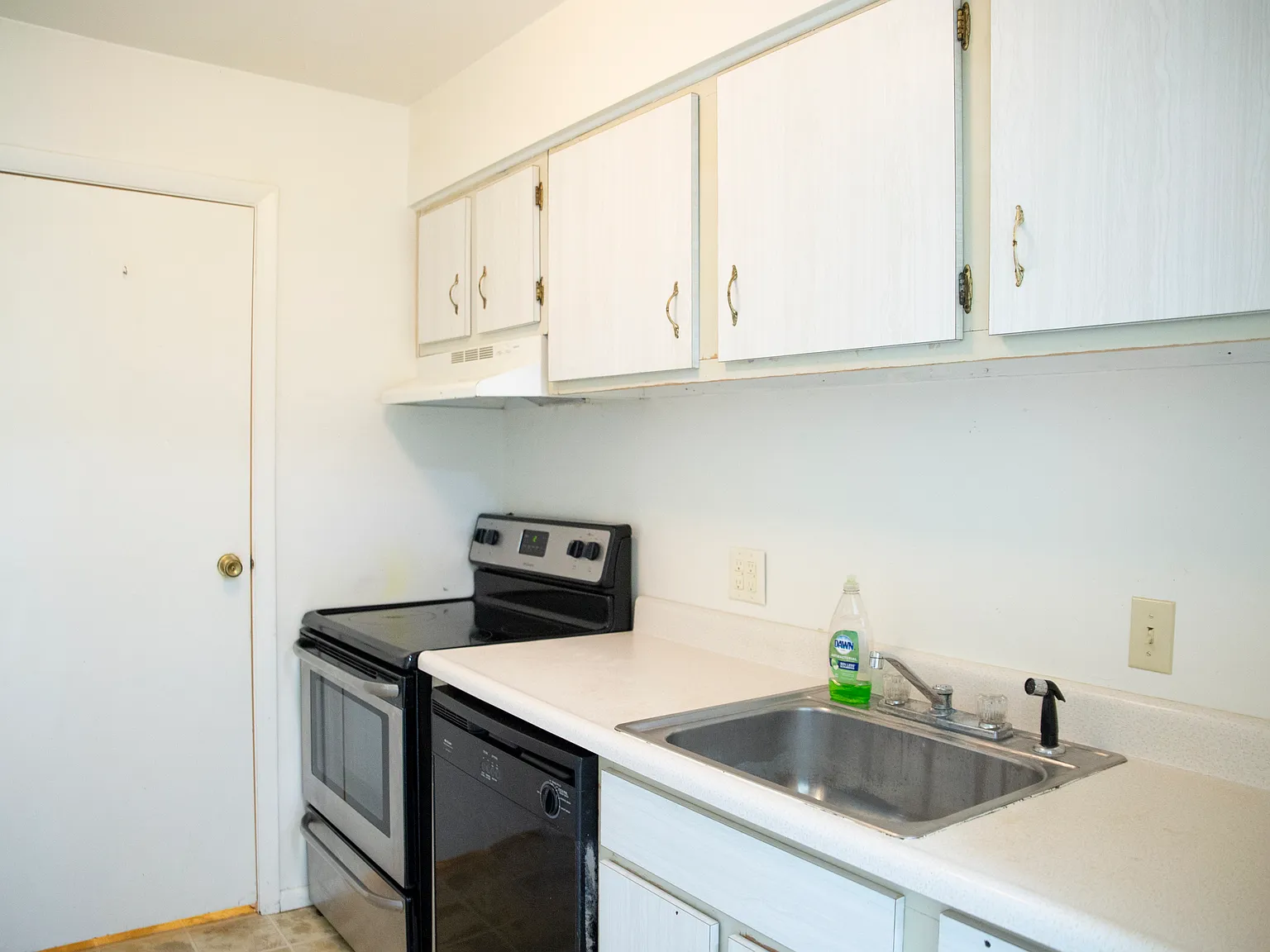 14 Pine St - 2B — Photo 4