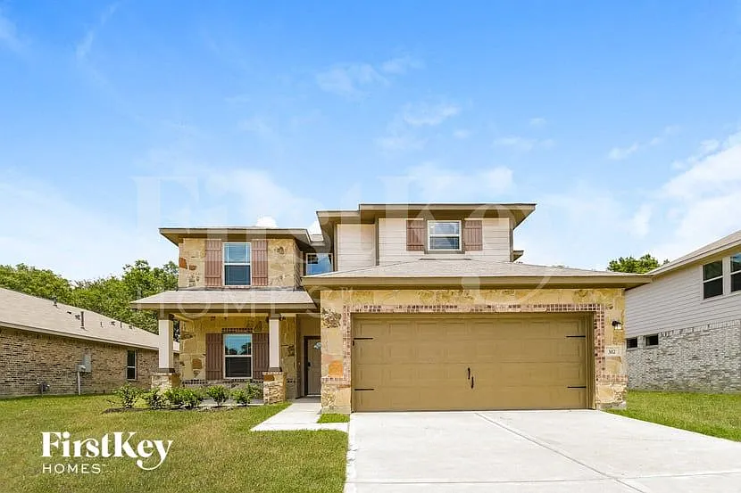 317 Lakeway Cir