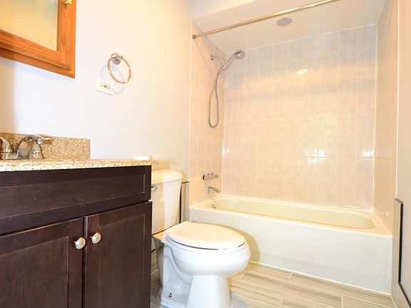 2nd image of 3259 S Union Ave APT 2R