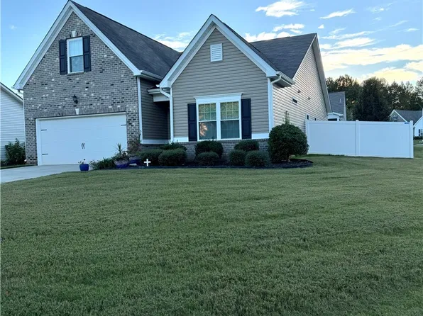 1433 Abercorn Ln, Sanford, NC 27330