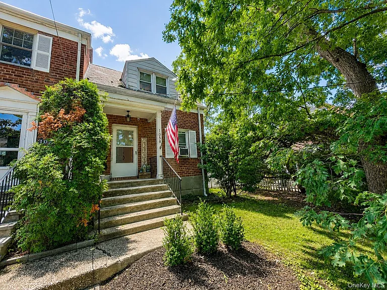 1058 Palmer Ave — Photo 1