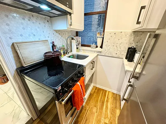 Rented by J PRESTON AND ASSOCIATES INC | media 8