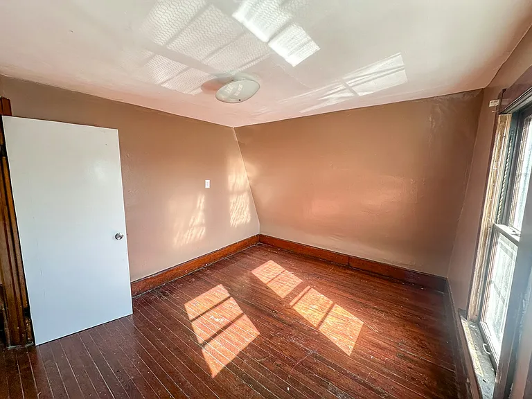 14812 Westropp Ave — Photo 16