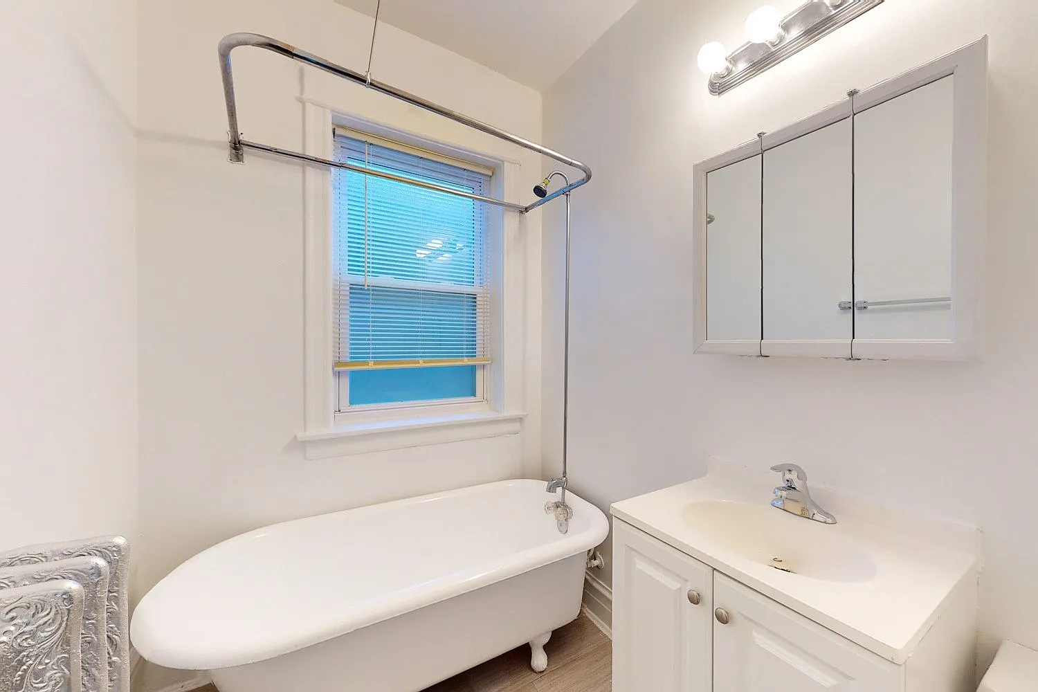 4859 S. Champlain Avenue — Photo 4