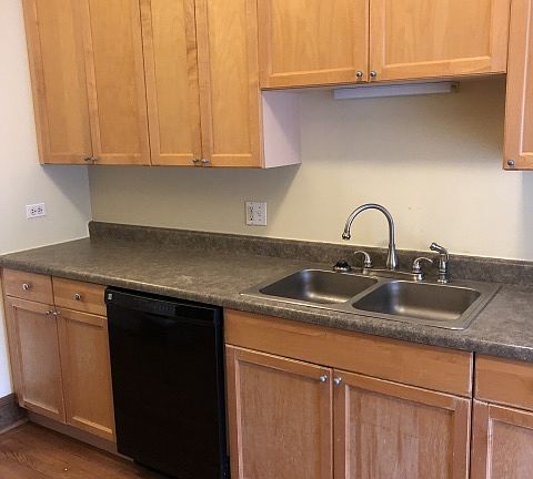 5th image of 5909 N Winthrop Ave APT 3N