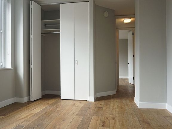 4th image of 560 W 43rd St APT 11D
