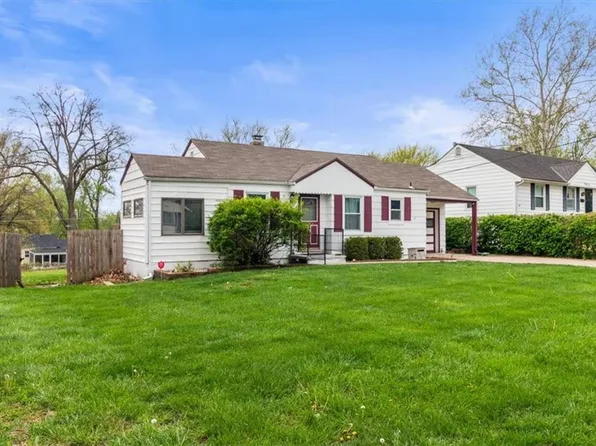 9601 E 68th St, Raytown, MO 64133