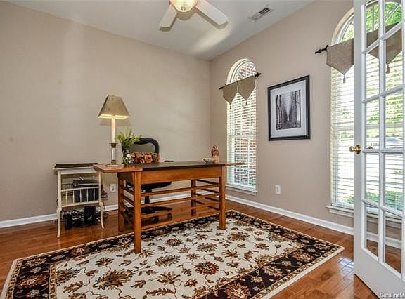 4th image of 107 Wilton Pl