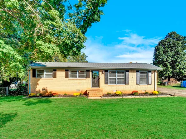 3038 Elmhurst Dr, Boiling Springs, SC 29316