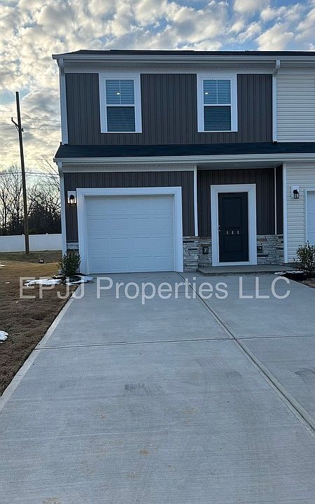 1st image of 141 Randwick Ln