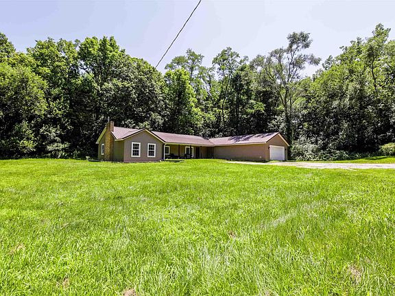 3rd image of 1562 Spring Bay Rd