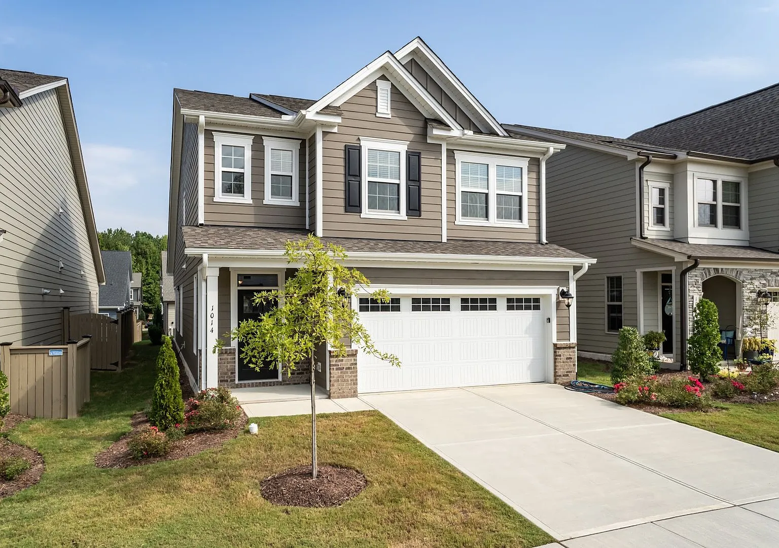 Gorgeous Three Bedroom Home — Photo 2