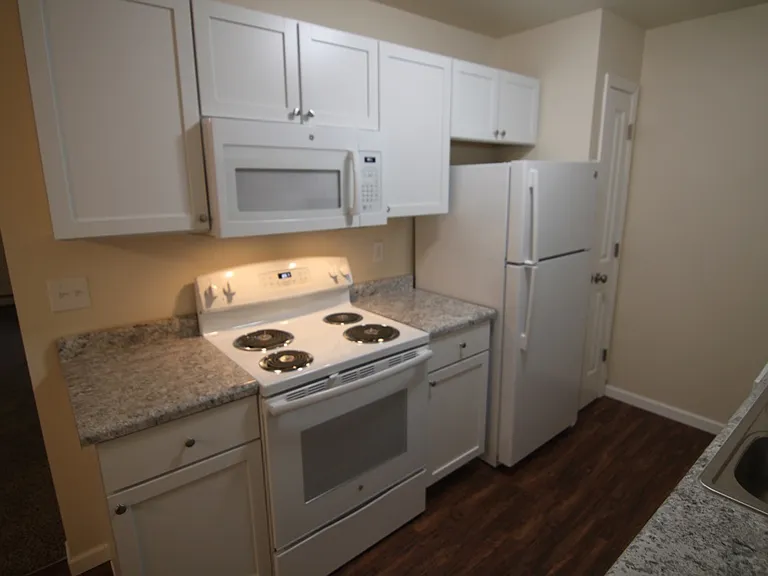 Forest Place Apartments — Photo 20
