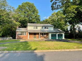 338 Queens Ct, Ridgewood, NJ 07450