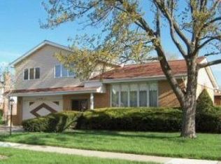 410 S Carol Ln, Mount Prospect, IL 60056