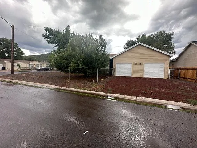 3 bed, 1254 sqft, $2,200 — Photo 2