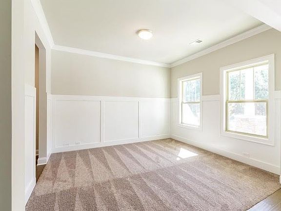 4th image of 13 Ashwood Dr
