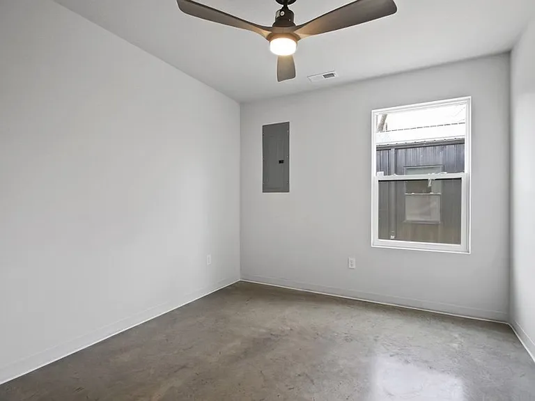 208 3rd Ave — Photo 33