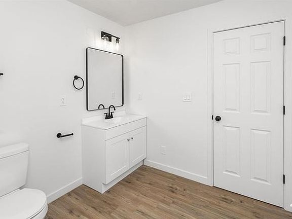 4th image of 513 E Delno Dr
