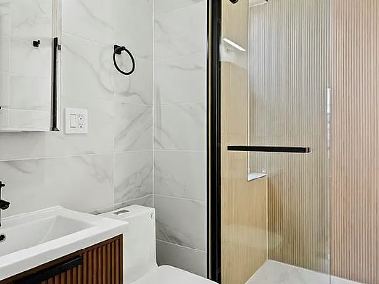621 Vanderbilt Ave #4 — Photo 9
