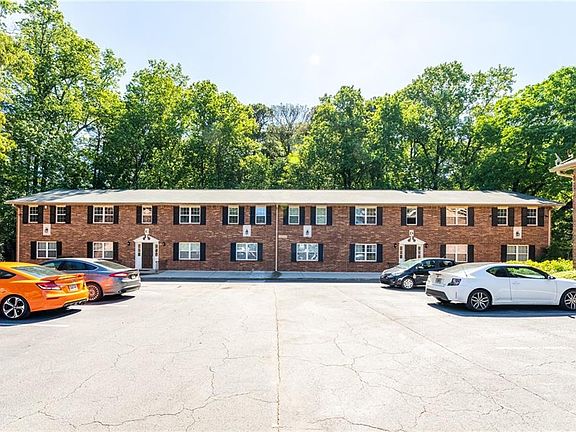 3rd image of 3665 Chestnut Dr APT D2