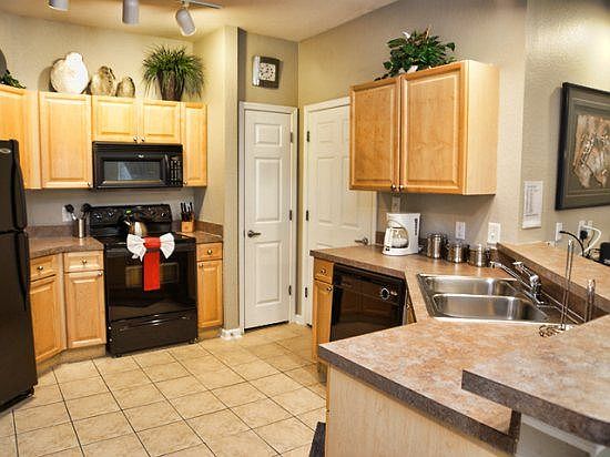 TR2C603-kitchen-area