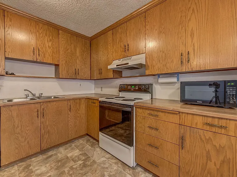 639 N University Ave #9 — Photo 5
