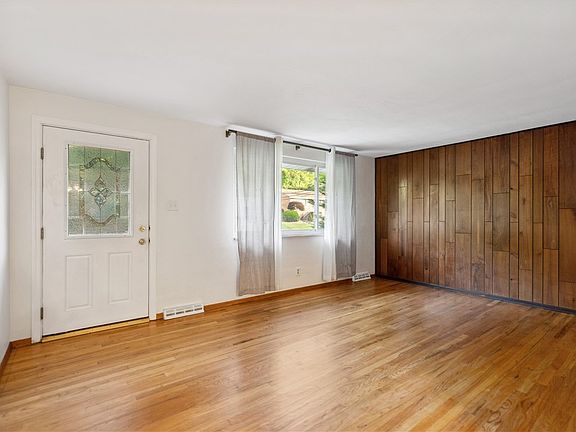 2nd image of 624 Shadyside Dr