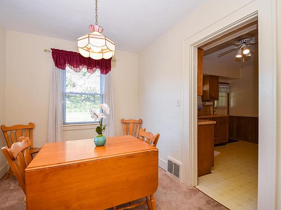 4th image of 814 Norton Ave NE