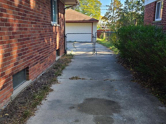 2nd image of 1712 Cresthill Ave