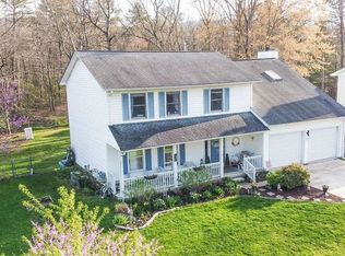 27 Sugarcamp Ln, Stuarts Draft, VA 24477