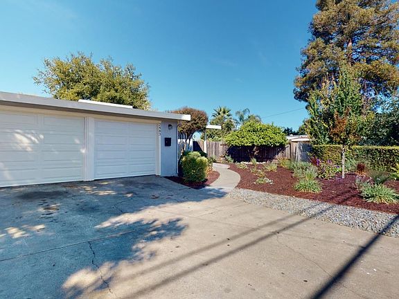 2nd image of 2483 Fordham St