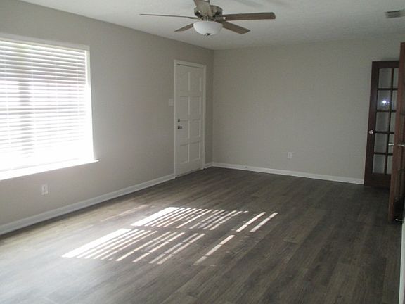 4th image of 503 S Van Buren St