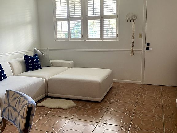 4th image of 917 N Flagler Dr APT 403