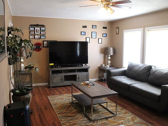 3rd image of 521 Avenue K