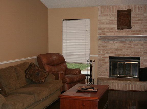 4th image of 406 Kingwood Dr