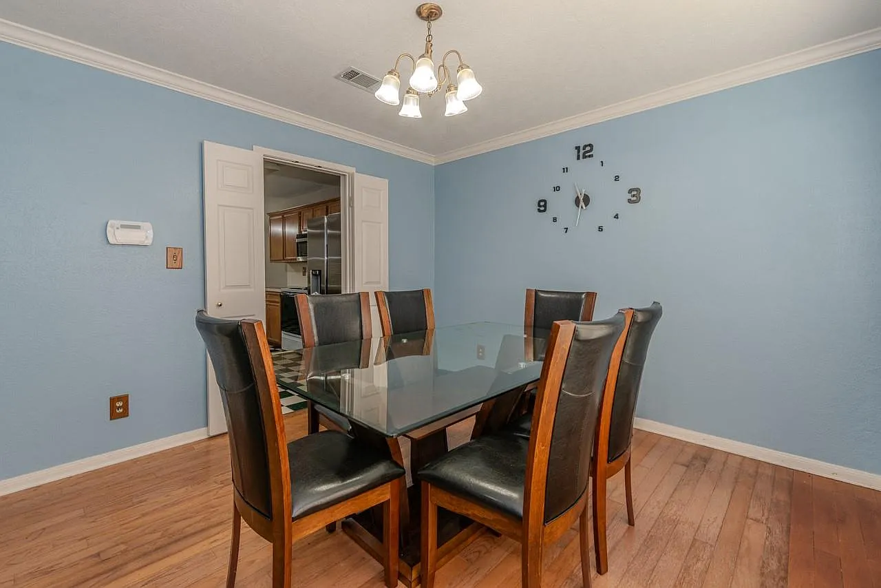 3 bed, 2.5 bath, 1695 sqft, $1,795 — Photo 4