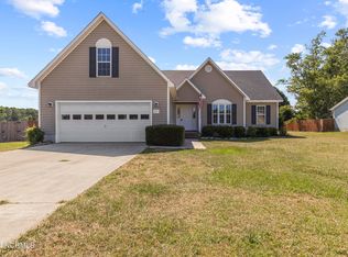 107 Lawndale Ln, Sneads Ferry, NC 28460