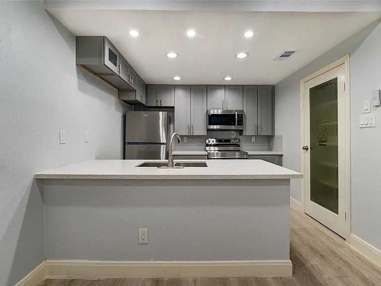 11711 Memorial Dr #534 — Photo 13