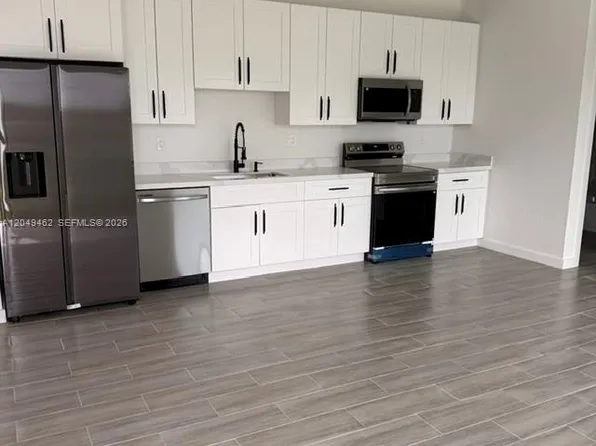 (undisclosed Address), Hollywood, FL 33023